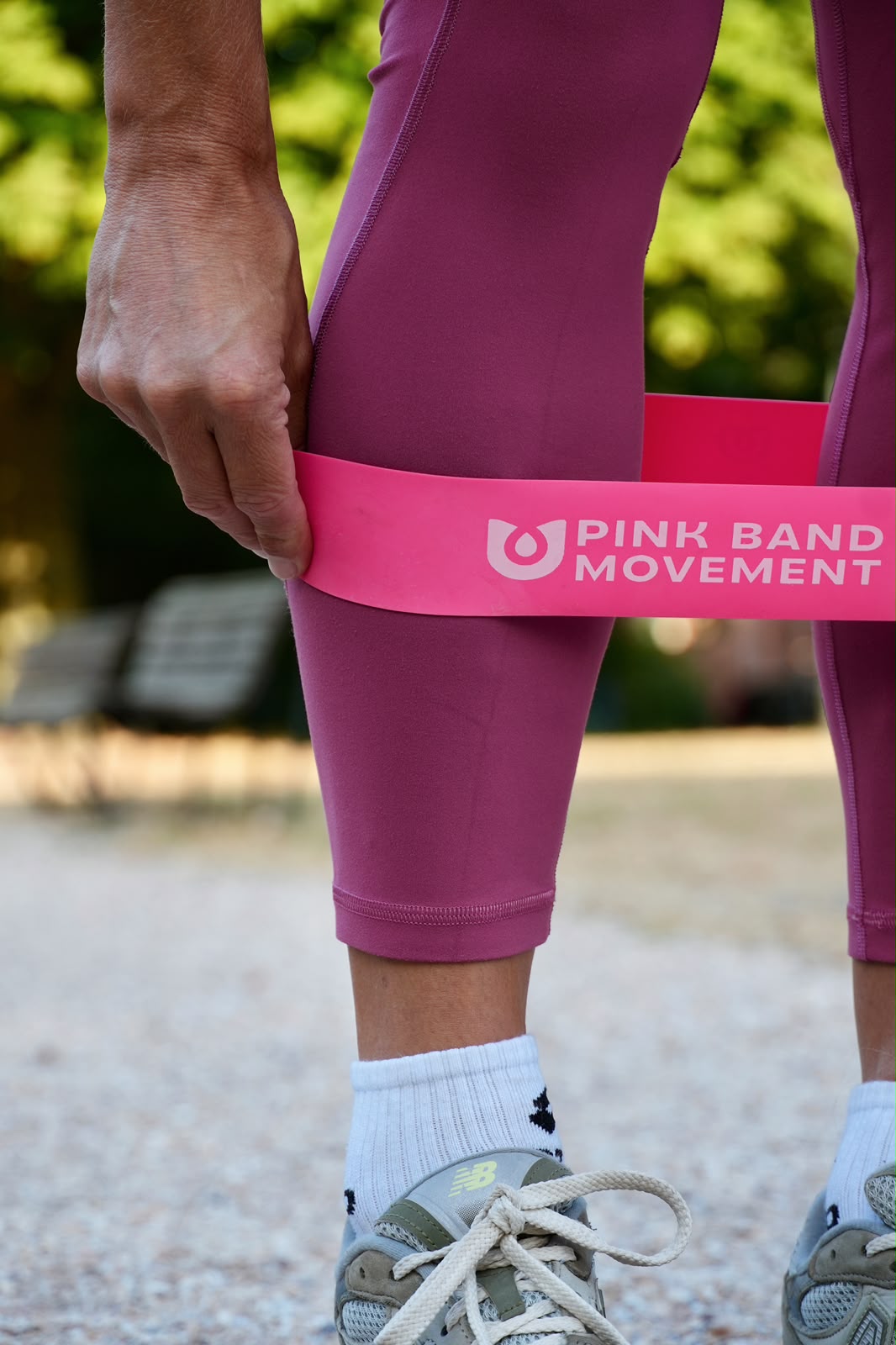 Esther van Diepen using a pink resistance band around her legs